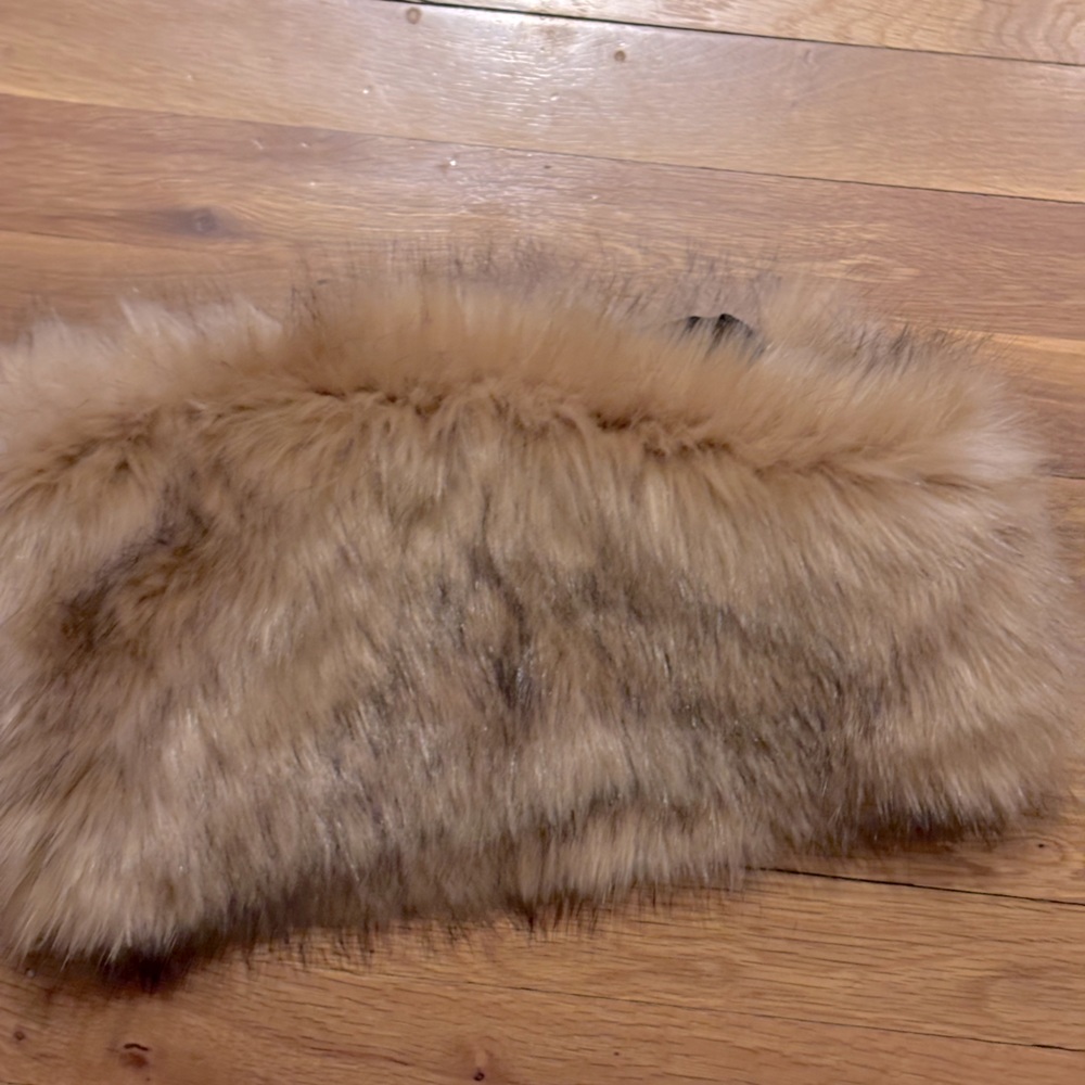 H&M NWOT Faux Fur Shrug - Picture 2 of 3